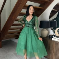 Green poufy silhouette dress